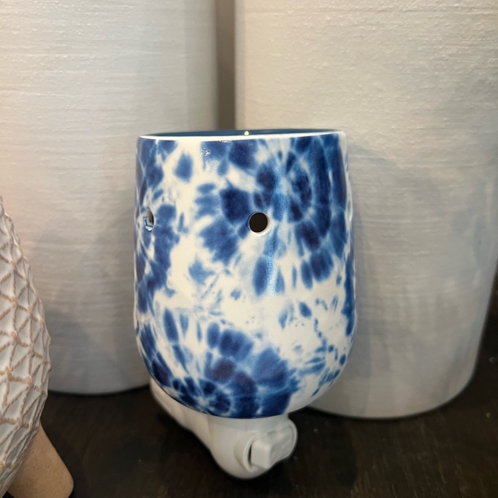 New Scentsy Blue Tie Dye mini wax bar warmer